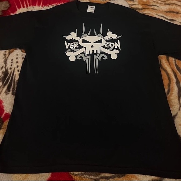Gildan Other - Gildan Black T-Shirt with White Skull Vex Con Graphic
